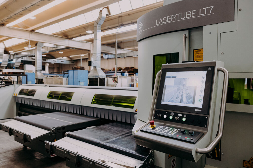 MA_lasertube_@MelissaIannace_23A1829